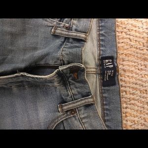 Men’s Faded Gap light wash Slim Straight Jeans